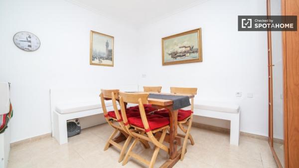 Decorated room in apartment in Poblats Maritims, Valencia