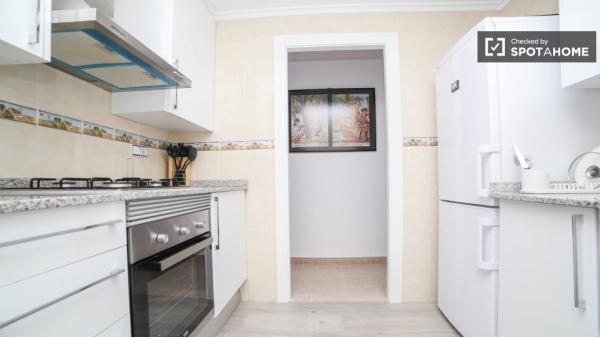 Decorated room in apartment in Poblats Maritims, Valencia