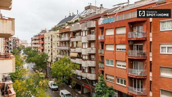 Se alquila habitación doble, apartamento de 4 dormitorios, Gràcia, Barcelona