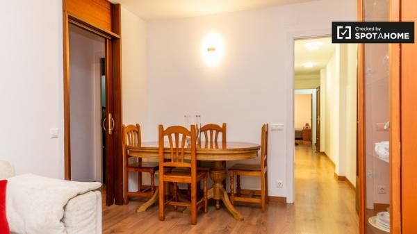 Se alquila habitación doble, apartamento de 4 dormitorios, Gràcia, Barcelona