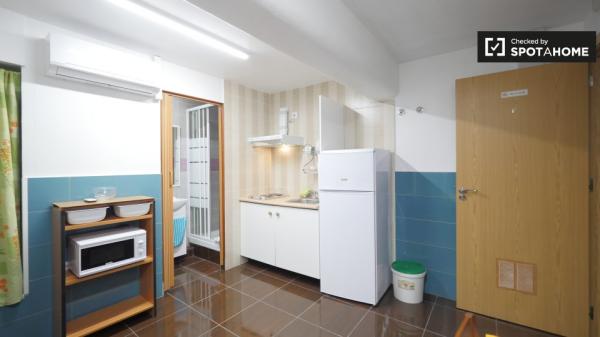 Se alquila habitación estudio en piso en Hospitalet de Llobregat