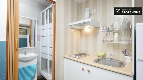 Se alquila habitación estudio en piso en Hospitalet de Llobregat