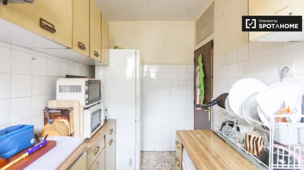 Acogedora habitación en apartamento de 2 dormitorios en Numancia, Madrid