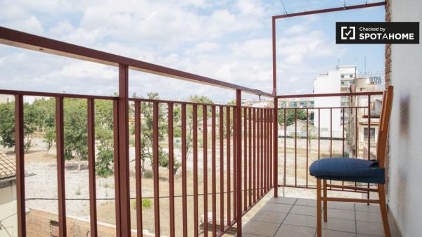 Cómoda habitación en apartamento de 3 dormitorios en Jesús, Valencia