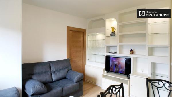 Stylish room in 5-bedroom apartment, Moratalaz, Madrid