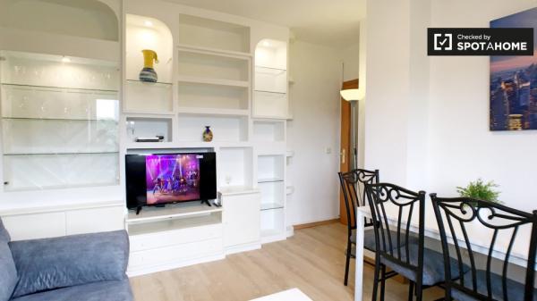 Stylish room in 5-bedroom apartment, Moratalaz, Madrid