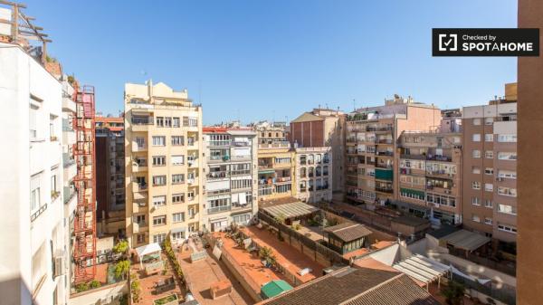 Habitación en piso de 4 dormitorios en el Eixample, Barcelona.