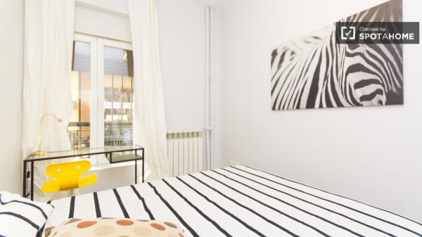 Habitación acogedora en apartamento de 6 dormitorios en Salamanca, Madrid