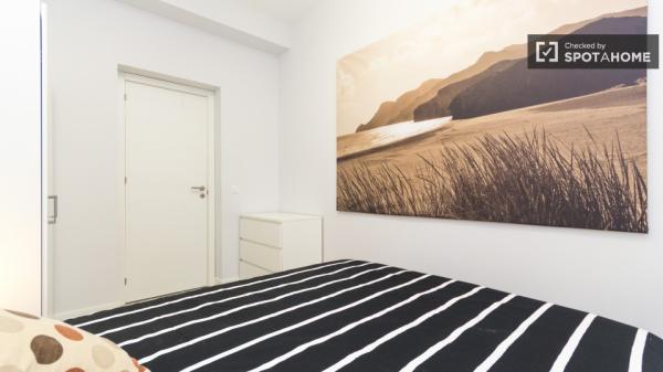 Habitación acogedora en apartamento de 6 dormitorios en Salamanca, Madrid