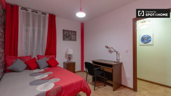 Chambre double à louer, appartement de 6 chambres, Alcalá de Henares