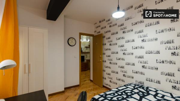 Double room for rent, 6-bedroom apartment, Alcalá de Henares