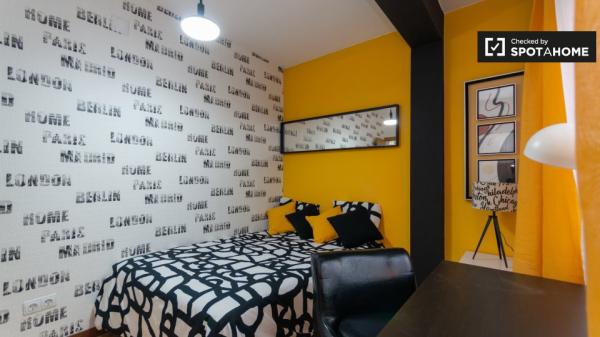 Double room for rent, 6-bedroom apartment, Alcalá de Henares