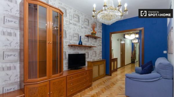 Quarto de casal para alugar, apartamento de 6 quartos, Alcalá de Henares