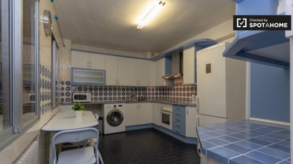 Quarto de casal para alugar, apartamento de 6 quartos, Alcalá de Henares