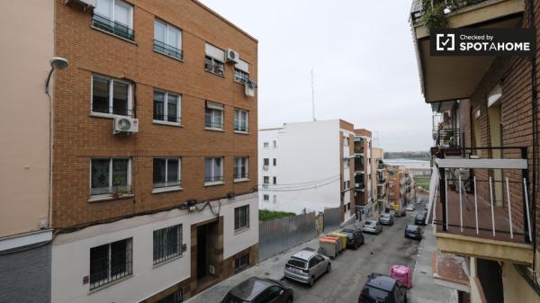 Encantadora habitación en alquiler en Puerta del Ángel, Madrid