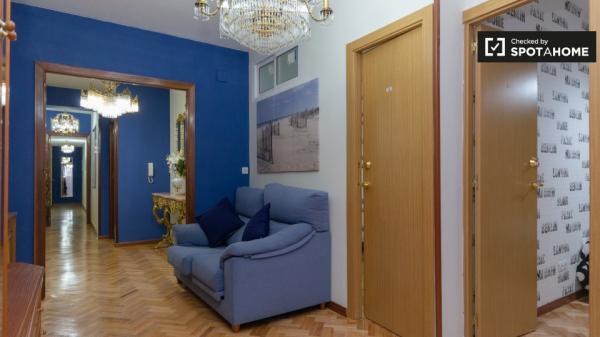 Quarto de casal para alugar, apartamento de 6 quartos, Alcalá de Henares