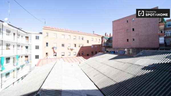 Habitación amueblada en un apartamento de 4 dormitorios en Villaverde, Madrid