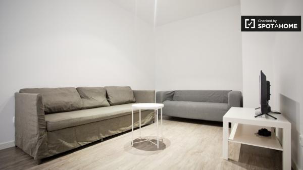 Habitación luminosa en el apartamento de 4 dormitorios Puente de Vallecas Madrid