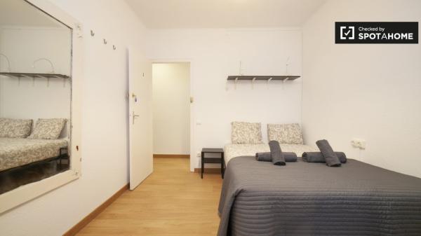 Se alquila habitación grande en L'Hospitalet de Llobregat, Barcelona