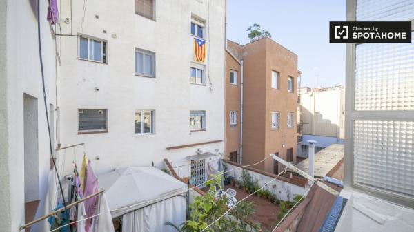 Se alquila habitación grande en L'Hospitalet de Llobregat, Barcelona