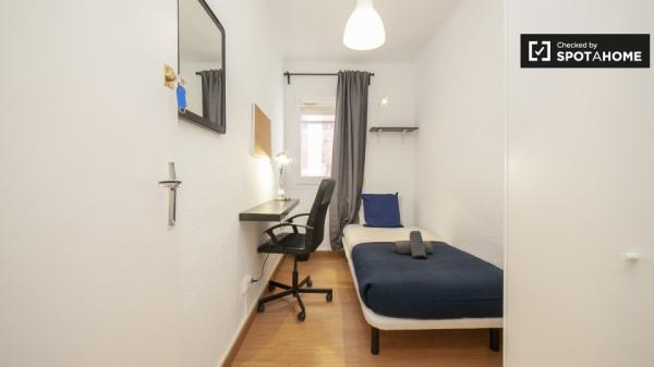 Se alquila habitación grande en L'Hospitalet de Llobregat, Barcelona