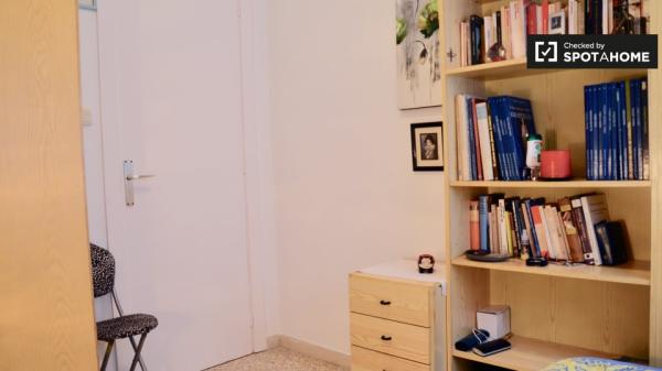 Habitación dinámica en alquiler en apartamento de 3 dormitorios, Sant Andreu