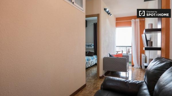 Habitación en apartamento de 6 dormitorios en Alcalá de Henares, Madrid.