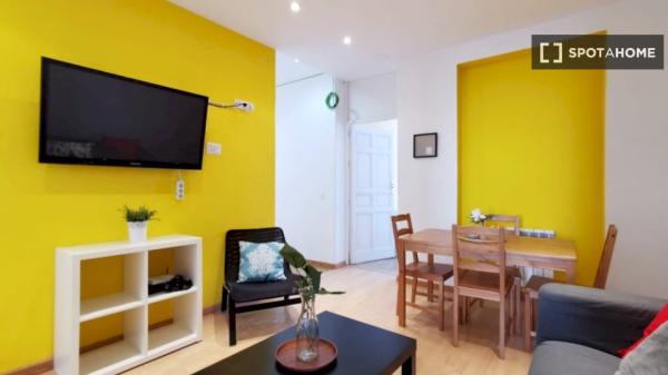 Se alquila habitación en apartamento de 7 dormitorios en La Latina, Madrid