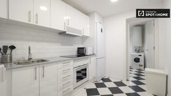 Se alquila habitación en piso de 4 dormitorios en El Born, Barcelona