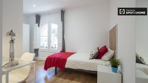 Se alquila habitación en piso de 4 dormitorios en El Born, Barcelona