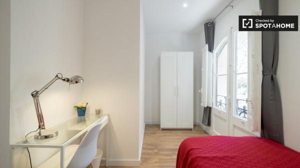 Se alquila habitación en piso de 4 dormitorios en El Born, Barcelona