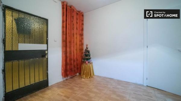 Quarto para alugar em apartamento de 2 quartos em Alcala de Henares