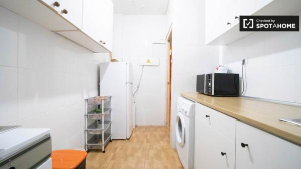 Pokój do wynajęcia w apartamencie z 2 sypialniami w Alcala de Henares