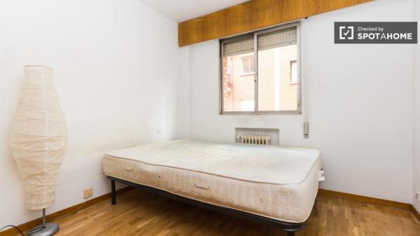 Soleado apartamento de 1 dormitorio con balcón en Chamartín, Madrid