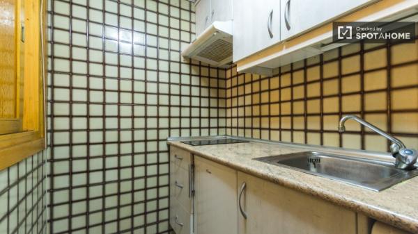 Soleado apartamento de 1 dormitorio con balcón en Chamartín, Madrid