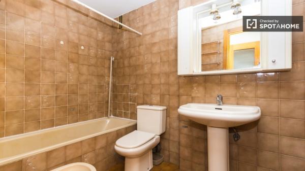 Soleado apartamento de 1 dormitorio con balcón en Chamartín, Madrid