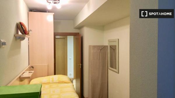 Room in shared apartment in Pamplona