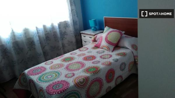 Room in shared apartment in Alcala De Henares