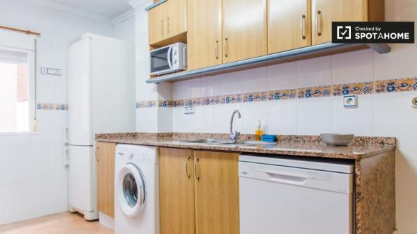 Zimmer zu vermieten, 4-Zimmer-Wohnung Poblats Marítims Valencia