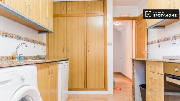 Zimmer zu vermieten, 4-Zimmer-Wohnung Poblats Marítims Valencia