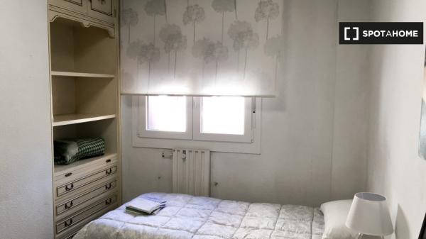 Room in shared apartment in Pamplona