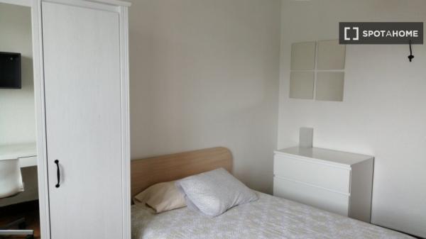 Room in shared apartment in Pamplona