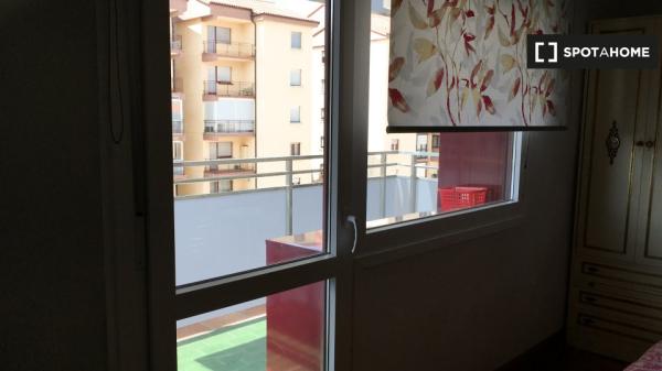 Room in shared apartment in Pamplona