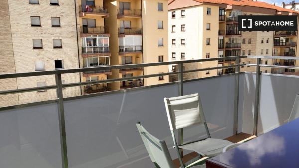 Room in shared apartment in Pamplona