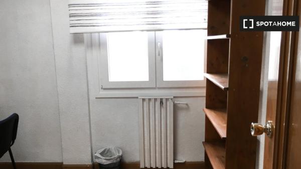 Quarto em apartamento compartilhado em Pamplona