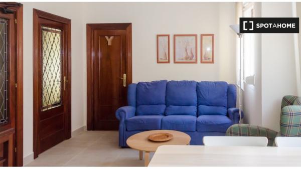 Room for rent in 5-bedroom apartment in Oviedo