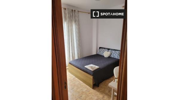 Zimmer zu vermieten in 5-Zimmer-Wohnung in Las Palmas