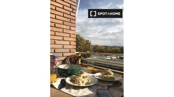 Chambre dans un appartement partagé à Alcala De Henares