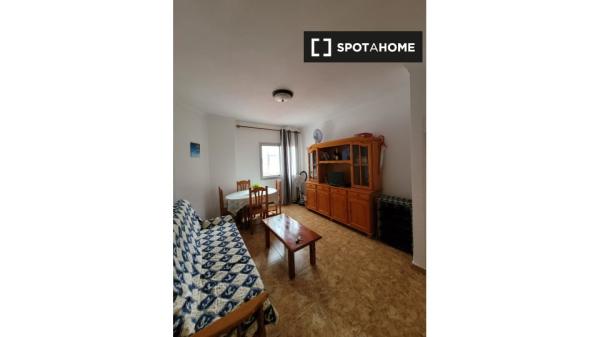 Room for rent in 5-bedroom apartment in Las Palmas