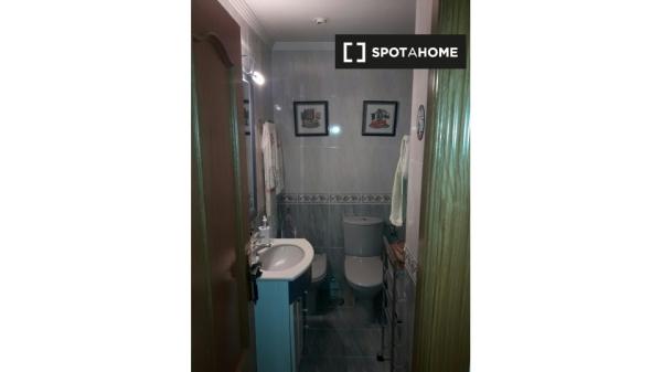 Chambre dans un appartement partagé à Alcala De Henares